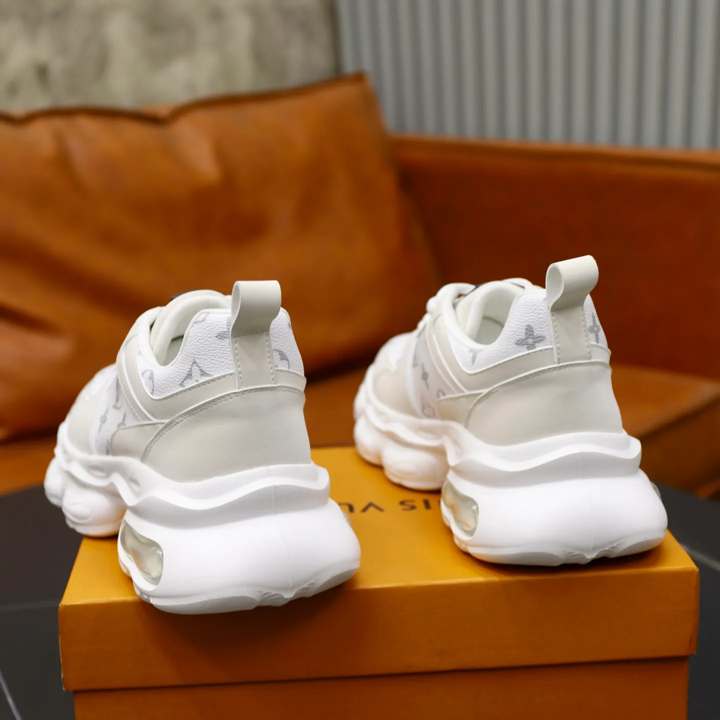 Ex-factory price: 462💰🙅‍♂️🙅‍♂️🙅‍♂️ Brand: Louis Vuitton Standard code: 38-44 (45 customized) Grade: Same as the official website Material: Original cowhide splicing fabric Comfortable and breathable lining Lightweight, soft and wear-resistant outsole Style category: Men's fashionable casual shoes Running sneakers Distinguished luxury brand elements Top luxury Color: actual picture color